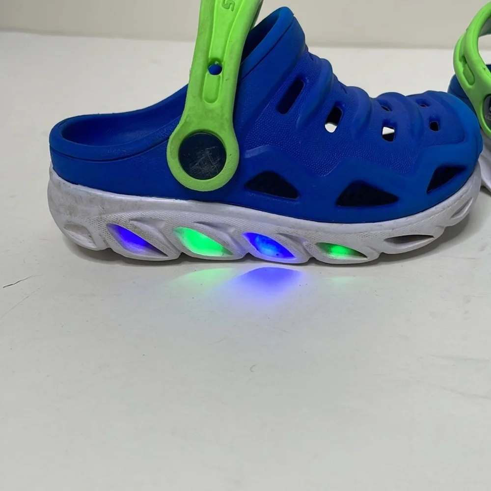 Skechers Infant Slip On Sandals sz 6 Blue Bottom Lights‎